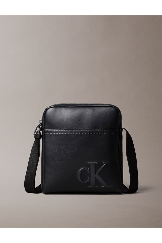 کیف پستچی مردانه Calvin Klein سیاه BOLD CK REPORTER کیف پستچی مردانه Calvin Klein سیاه BOLD CK REPORTER