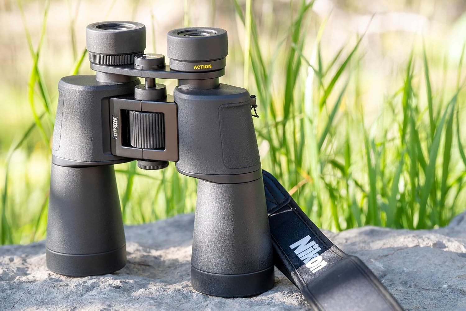 دوربین دوچشمی Nikon مدل Action 8X42 دوربین دوچشمی Nikon مدل Action 8X42