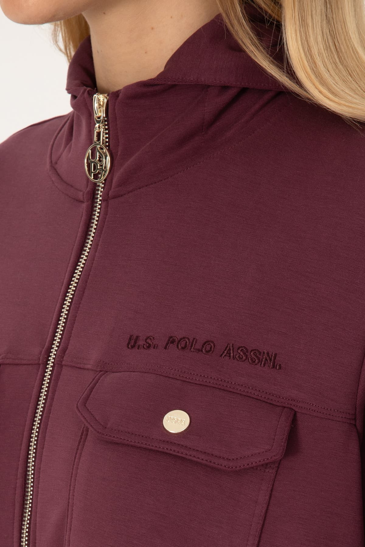سوئیشرت زنانه U.S. Polo Assn. بوردو زیپدار کلاهدار مدل 50309102-VR177 سوئیشرت زنانه U.S. Polo Assn. بوردو زیپدار کلاهدار مدل 50309102-VR177
