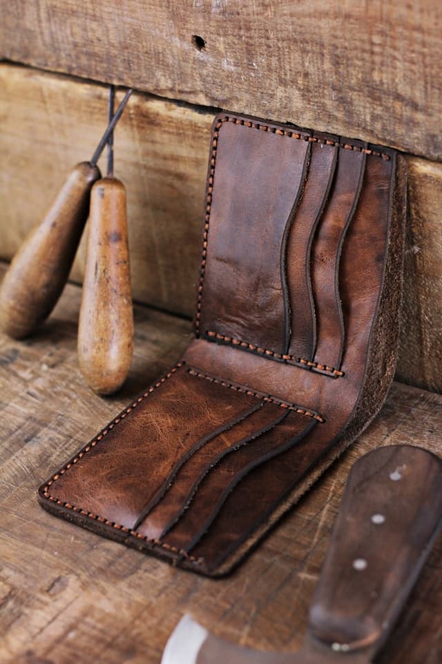 کیف پول چرمی دستساز مردانه New Coast Leather 1900's کیف پول چرمی دستساز مردانه New Coast Leather 1900's