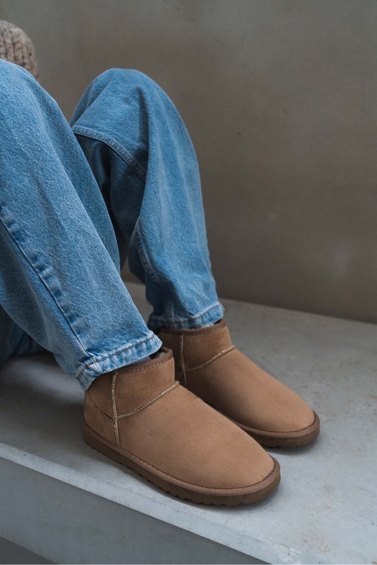 نیمبوت زنانه NİŞANTAŞI SHOES Mini جیر بژ تیره داخل کرکی کف تخت نیمبوت زنانه NİŞANTAŞI SHOES Mini جیر بژ تیره داخل کرکی کف تخت