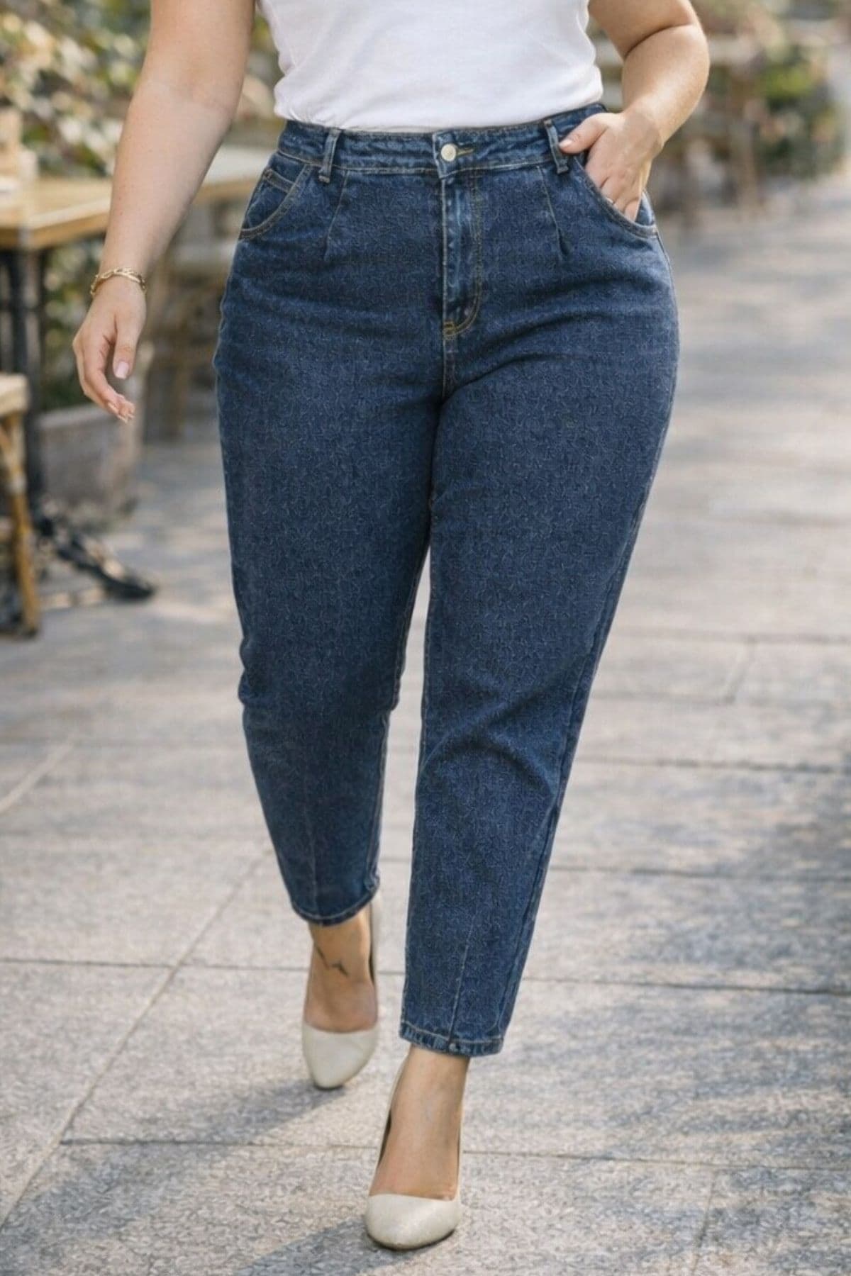شلوار جین زنانه CEDY DENIM Mom Fit کمر بلند سایز بزرگ آبی مدل C600 شلوار جین زنانه CEDY DENIM Mom Fit کمر بلند سایز بزرگ آبی مدل C600