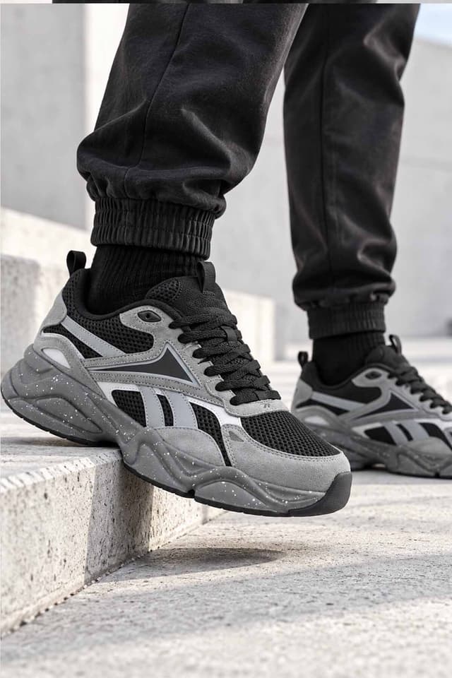 کفش اسنیکر مردانه Reebok خاکستری مشکی زیره ضخیم توری مدل Charge Run کفش اسنیکر مردانه Reebok خاکستری مشکی زیره ضخیم توری مدل Charge Run