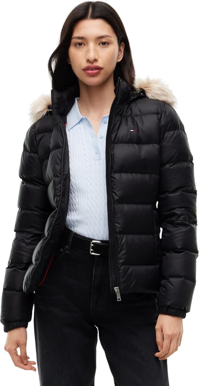 کاپشن زنانه Tommy Jeans کلاهدار پَر مدل TJW BASIC HOODED DOWN JACKET EXT کاپشن زنانه Tommy Jeans کلاهدار پَر مدل TJW BASIC HOODED DOWN JACKET EXT