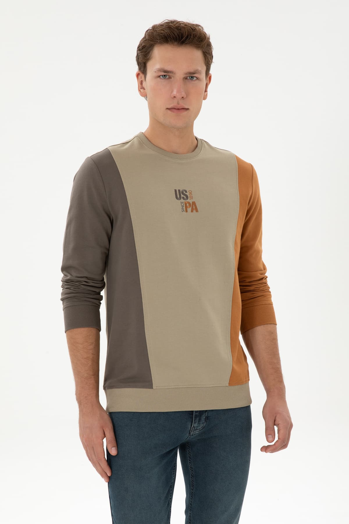 سوئیشرت مردانه U.S. Polo Assn. فیت معمولی یقه گرد خاکی روشن مدل 50316379-VR183 سوئیشرت مردانه U.S. Polo Assn. فیت معمولی یقه گرد خاکی روشن مدل 50316379-VR183