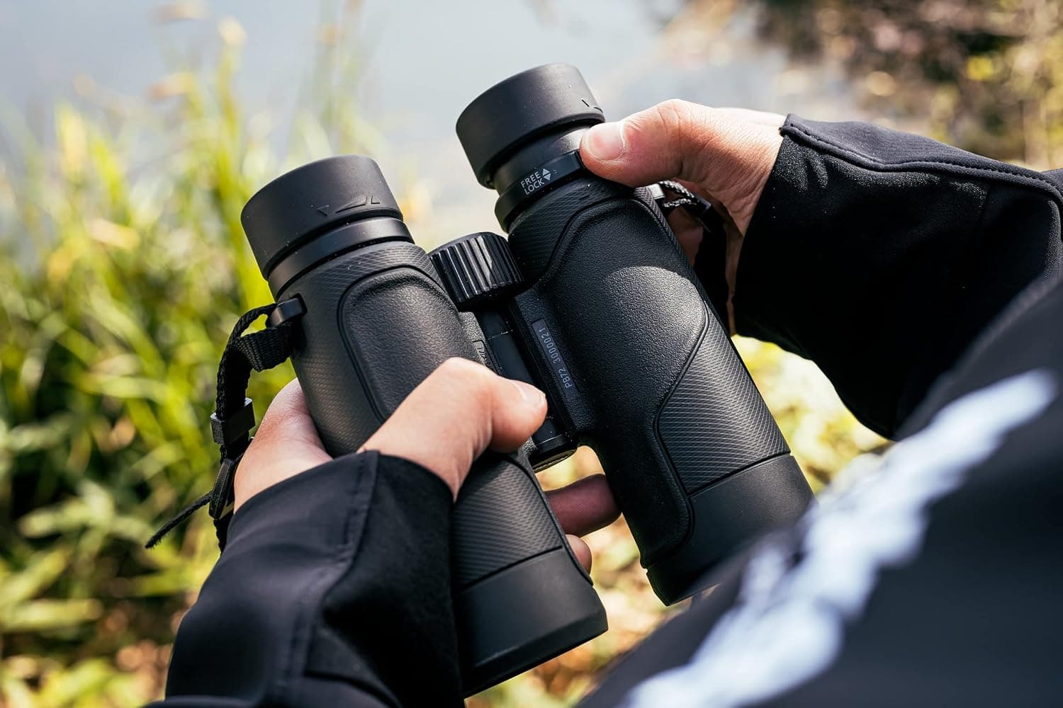 دوربین دوچشمی Nikon ProStaff P7 مدل 10x30 دوربین دوچشمی Nikon ProStaff P7 مدل 10x30