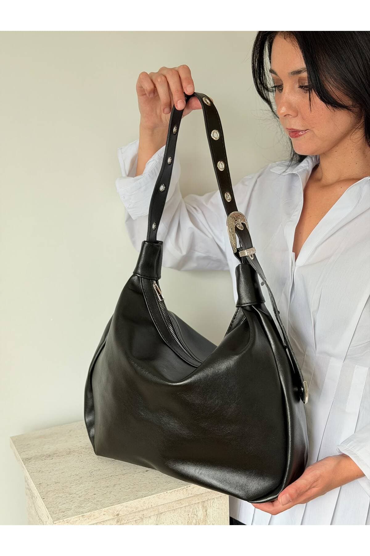 کیف زنانه lalettobags مدل Frezya کراسبادی با جزئیات کمربند کیف زنانه lalettobags مدل Frezya کراسبادی با جزئیات کمربند