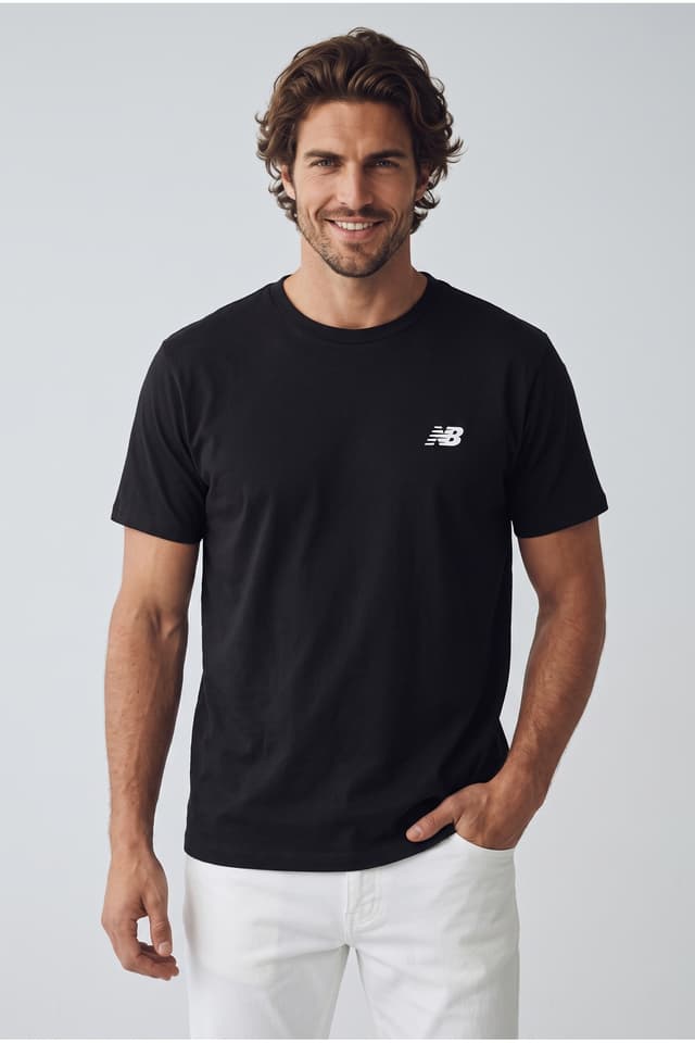 تیشرت مردانه New Balance مدل Mnt1537 با لوگو کلاسیک مشکی تیشرت مردانه New Balance مدل Mnt1537 با لوگو کلاسیک مشکی