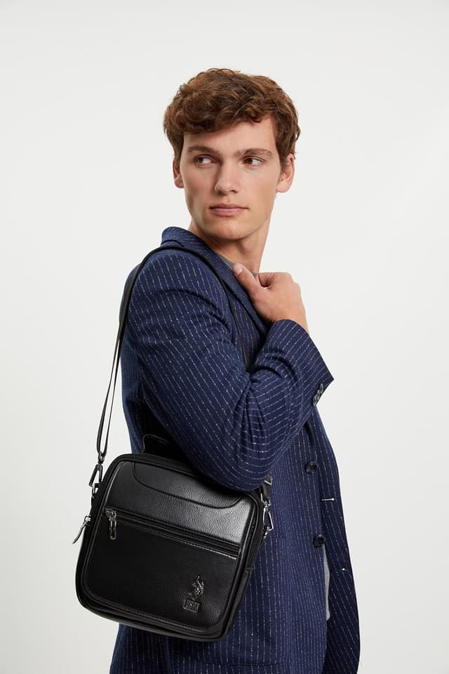 کیف دستی دوشی مردانه U.S. POLO ASSN. مشکی مدل 6759 کیف دستی دوشی مردانه U.S. POLO ASSN. مشکی مدل 6759