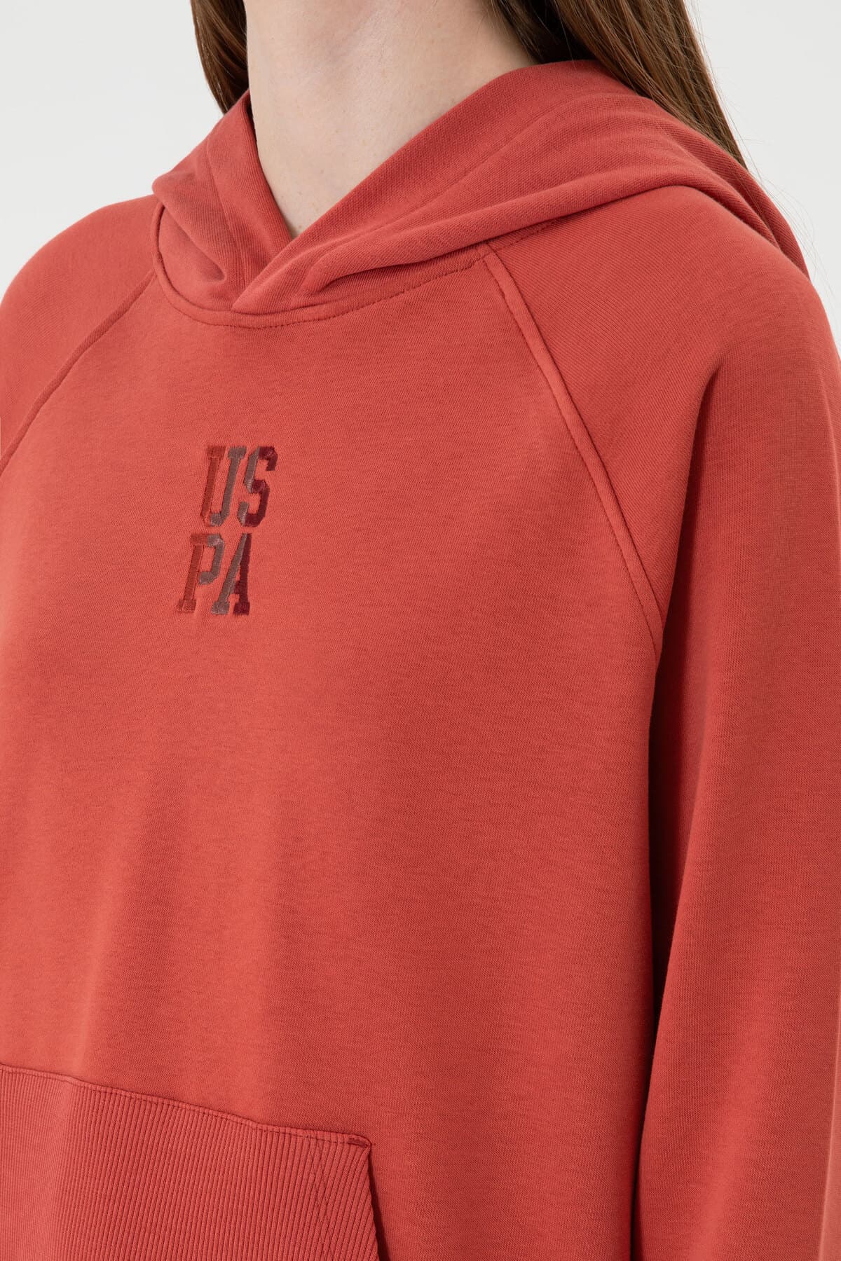سوئیشرت هودی زنانه U.S. Polo Assn. قرمز آجری با چاک مدل 50313611-VR026 سوئیشرت هودی زنانه U.S. Polo Assn. قرمز آجری با چاک مدل 50313611-VR026