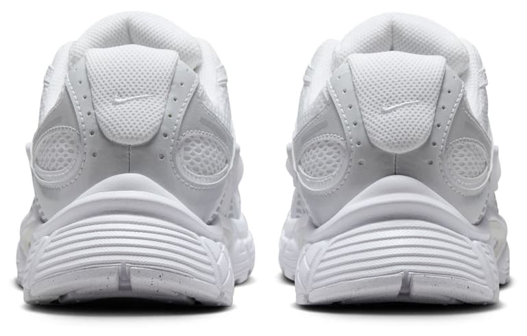 کفش ورزشی یونیسکس Nike برای دویدن، پیادهروی و استفاده روزمره مدل V5 RNR کفش ورزشی یونیسکس Nike برای دویدن، پیادهروی و استفاده روزمره مدل V5 RNR