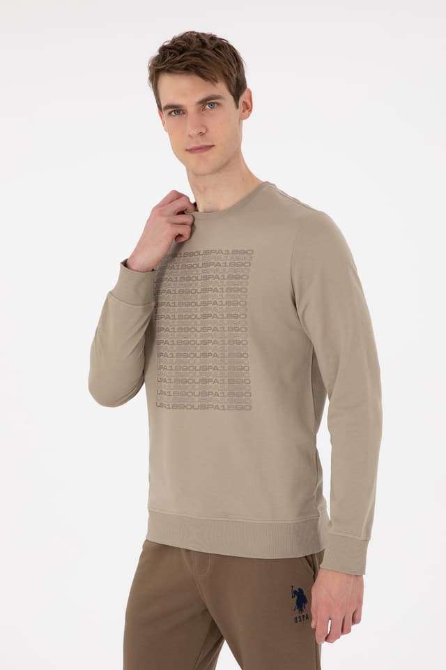 سویشرت مردانه U.S. Polo Assn. فیت معمولی یقه گرد خاکی روشن مدل 50293461-VR183 سویشرت مردانه U.S. Polo Assn. فیت معمولی یقه گرد خاکی روشن مدل 50293461-VR183