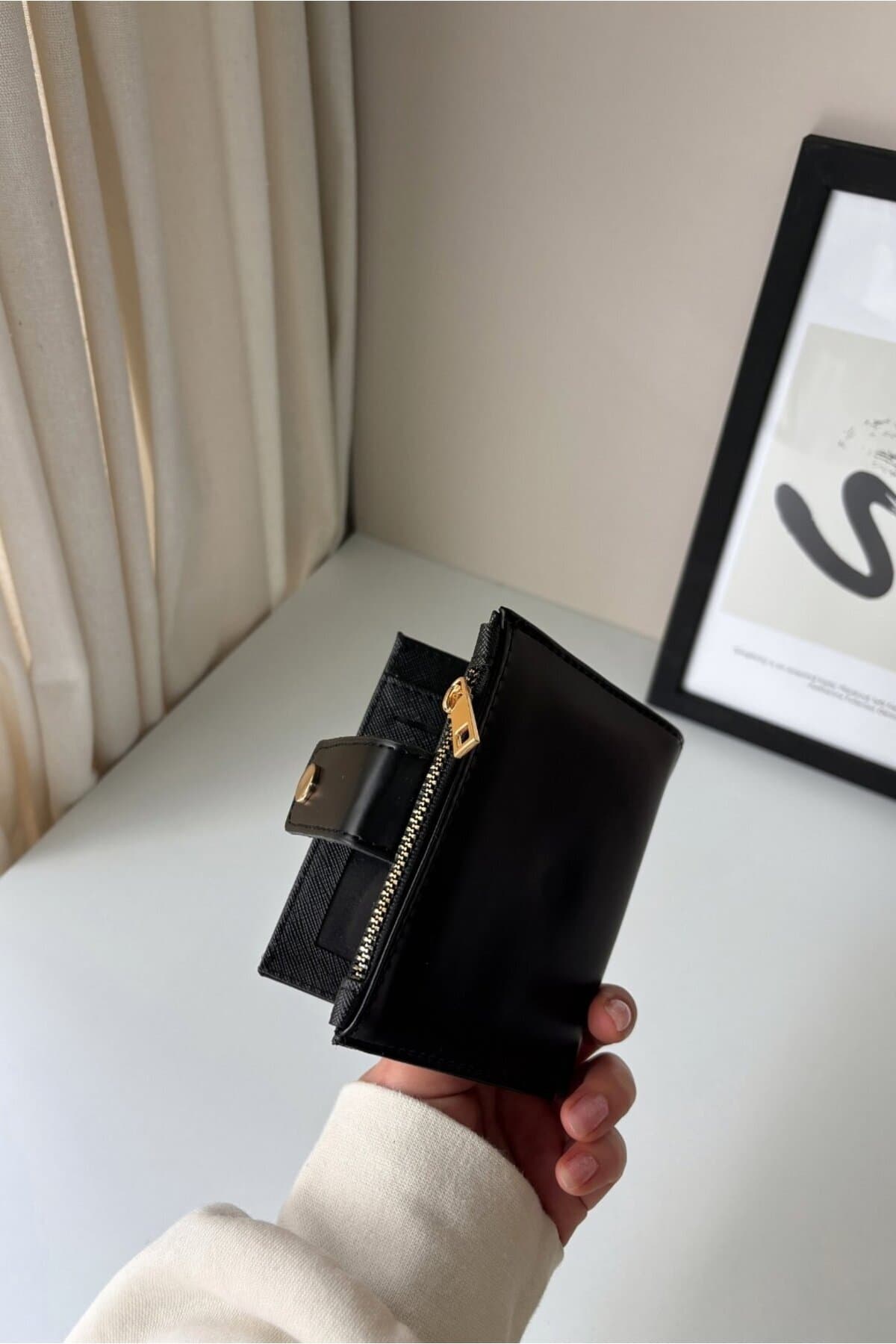 کیف پول پسرانه Yuka Atelier چرمی مصنوعی با کارتخور جداشونده مدل Ela کیف پول پسرانه Yuka Atelier چرمی مصنوعی با کارتخور جداشونده مدل Ela