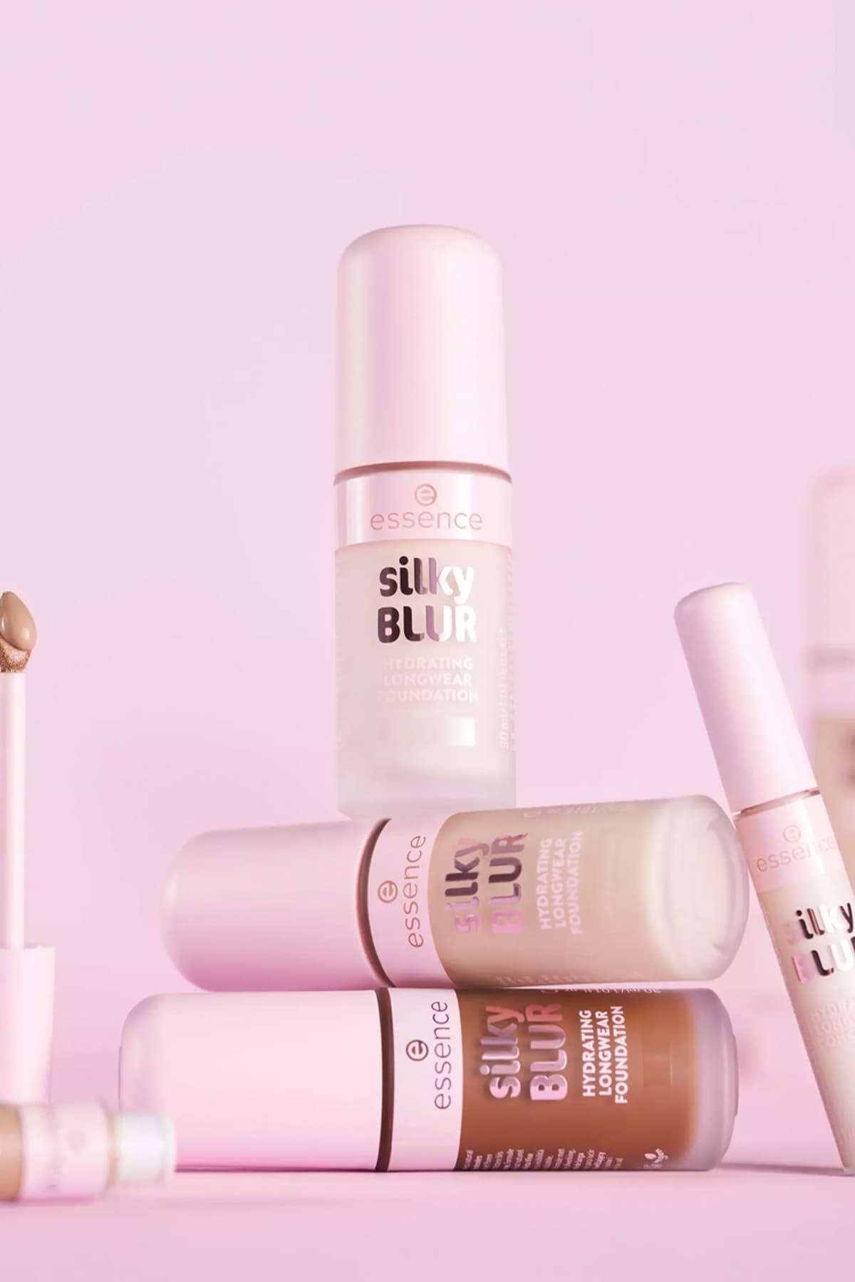 کرم پودر Essence Silky Blur آبرسان با ماندگاری طولانی مدل 100 کرم پودر Essence Silky Blur آبرسان با ماندگاری طولانی مدل 100