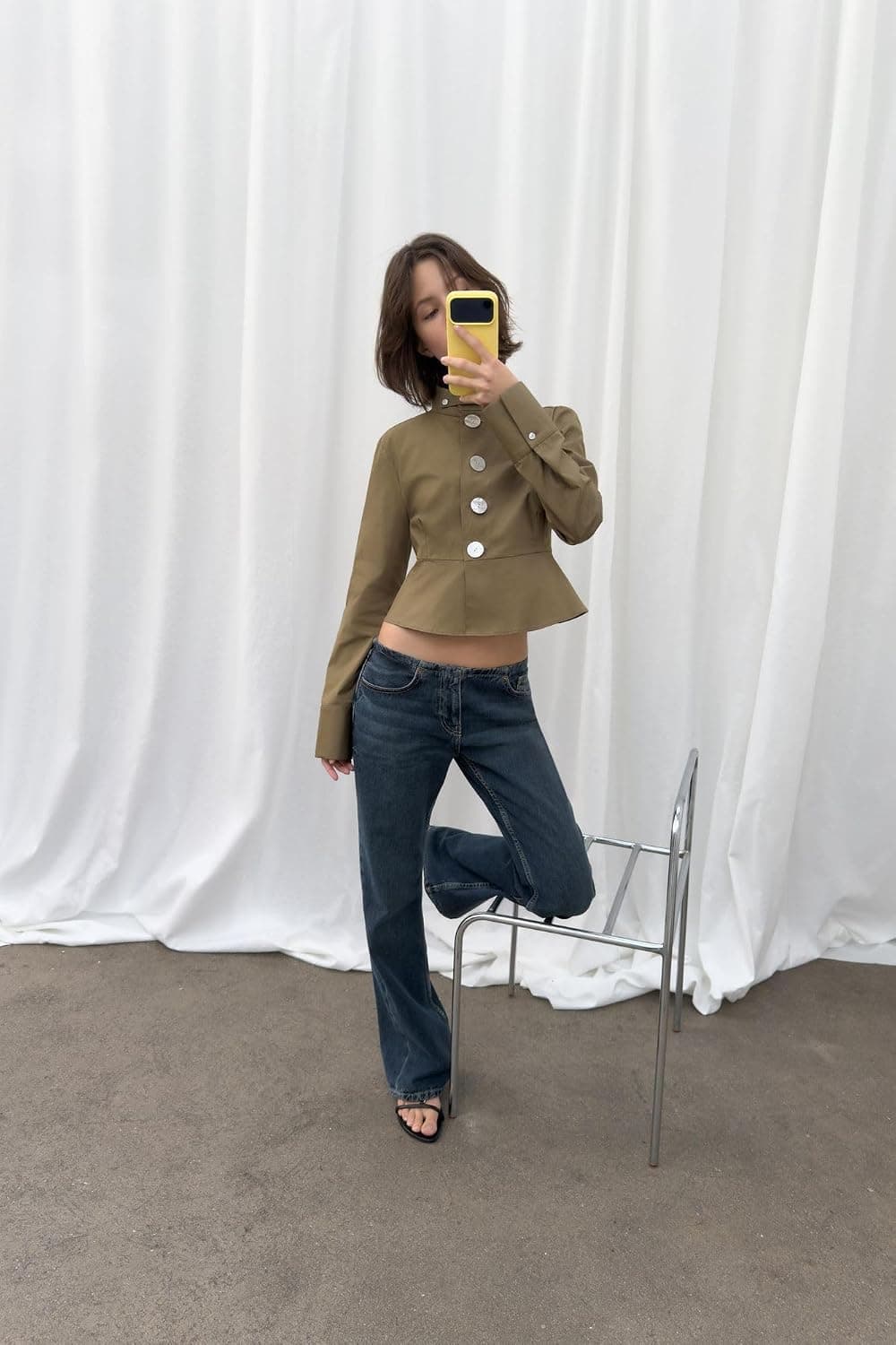 شلوار جین زنانه Zara TRF کمر پایین آبی سایز 40 شلوار جین زنانه Zara TRF کمر پایین آبی سایز 40