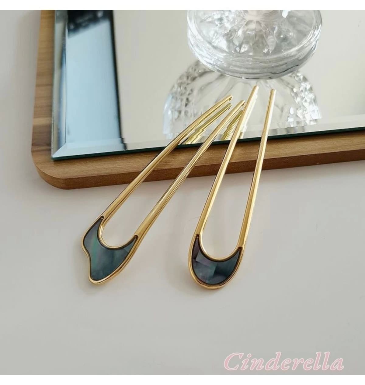 گیره مو زنانه Cinderella فلزی با تزئین صدف مدل Kıvrımlı گیره مو زنانه Cinderella فلزی با تزئین صدف مدل Kıvrımlı