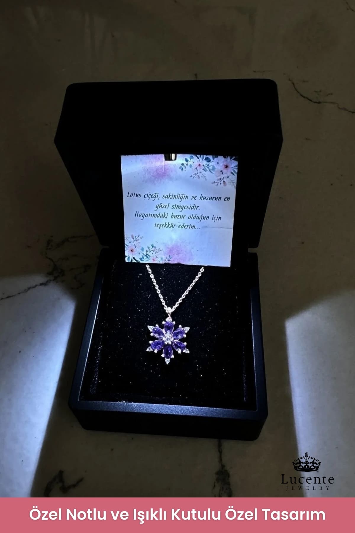 گردنبند زنانه Lucente Jewellery نقره عیار 925 با سنگ آمتیست رز، زنجیر 45 Cm و گوشواره گل نیلوفر بنفش گردنبند زنانه Lucente Jewellery نقره عیار 925 با سنگ آمتیست رز، زنجیر 45 Cm و گوشواره گل نیلوفر بنفش