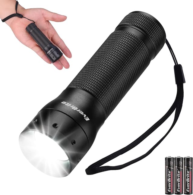 چراغقوه کوچک EverBrite LED با زوم قابل تنظیم، 3 حالت، همراه با 3 باتری AAA چراغقوه کوچک EverBrite LED با زوم قابل تنظیم، 3 حالت، همراه با 3 باتری AAA