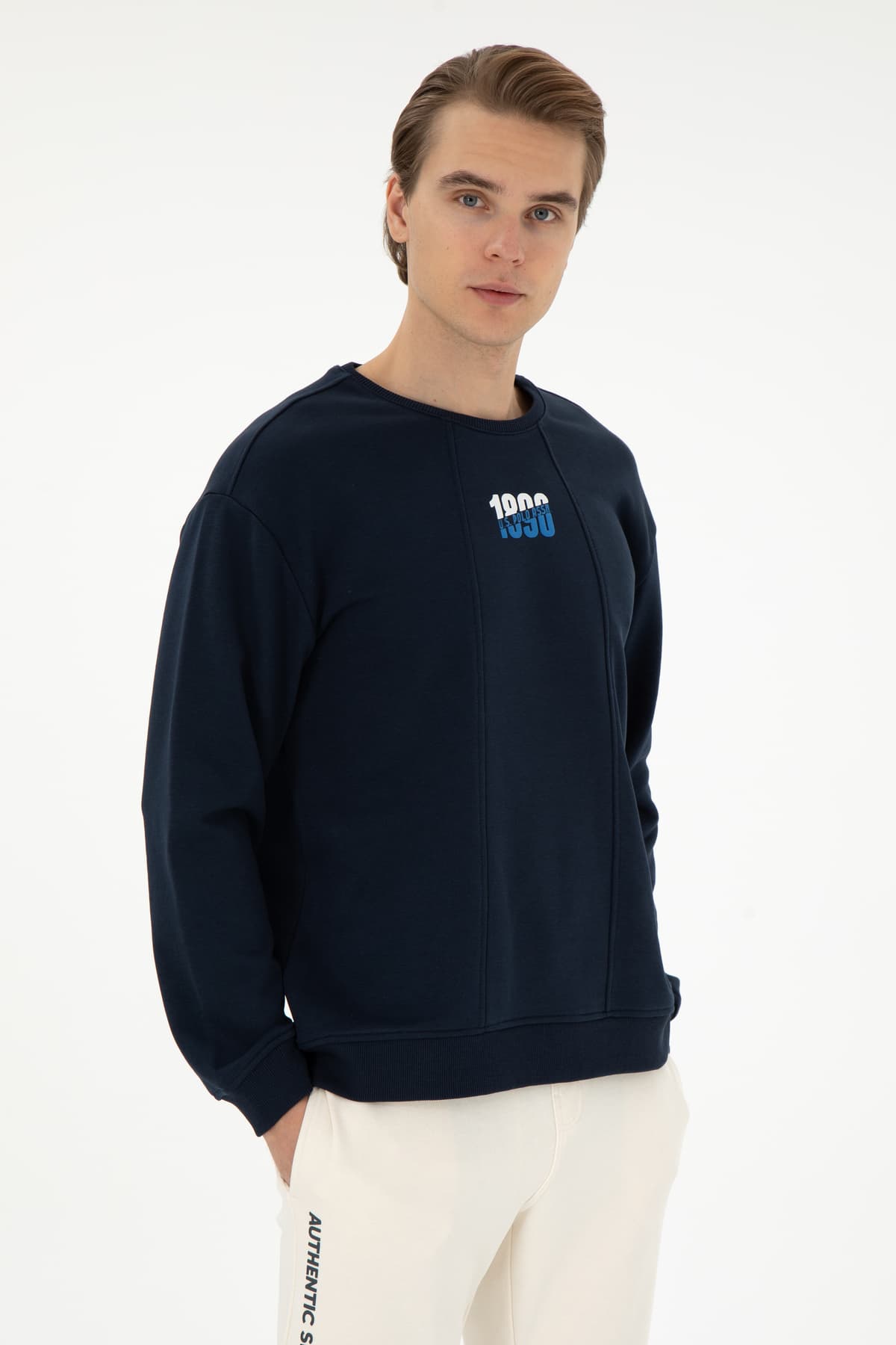 سوئیشرت مردانه U.S. Polo Assn. کامفورت فیت یقه گرد سرمهای مدل 50293430-VR033 سوئیشرت مردانه U.S. Polo Assn. کامفورت فیت یقه گرد سرمهای مدل 50293430-VR033