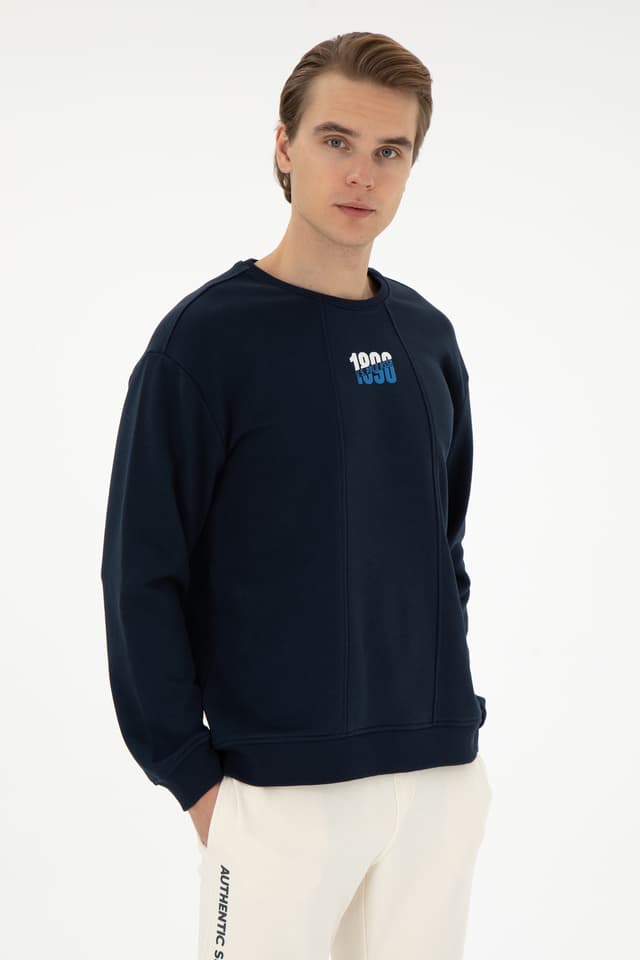 سوئیشرت مردانه U.S. Polo Assn. کامفورت فیت یقه گرد سرمهای مدل 50293430-VR033 سوئیشرت مردانه U.S. Polo Assn. کامفورت فیت یقه گرد سرمهای مدل 50293430-VR033