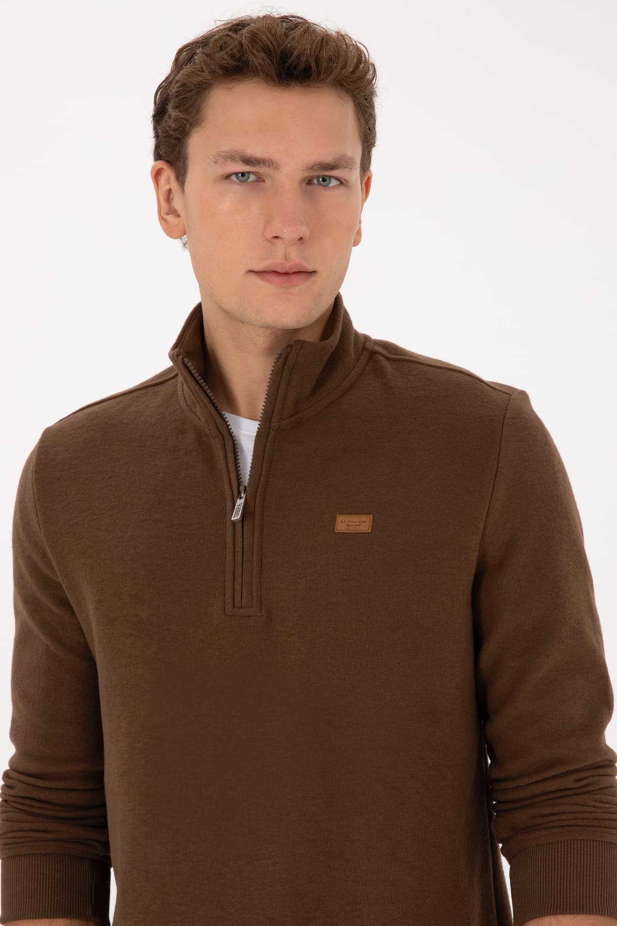 سوئیشرت مردانه U.S. Polo Assn. نیم زیپ شاردون قهوهای مدل 50313802-VR029 سوئیشرت مردانه U.S. Polo Assn. نیم زیپ شاردون قهوهای مدل 50313802-VR029