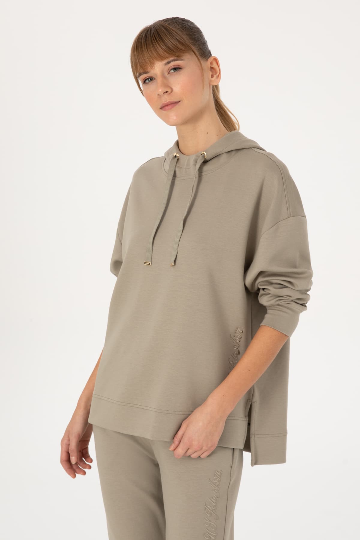 سوئیشرت زنانه U.S. Polo Assn. کلاهدار مودال ترکیبی خاکی روشن مدل 50313561-VR183 سوئیشرت زنانه U.S. Polo Assn. کلاهدار مودال ترکیبی خاکی روشن مدل 50313561-VR183
