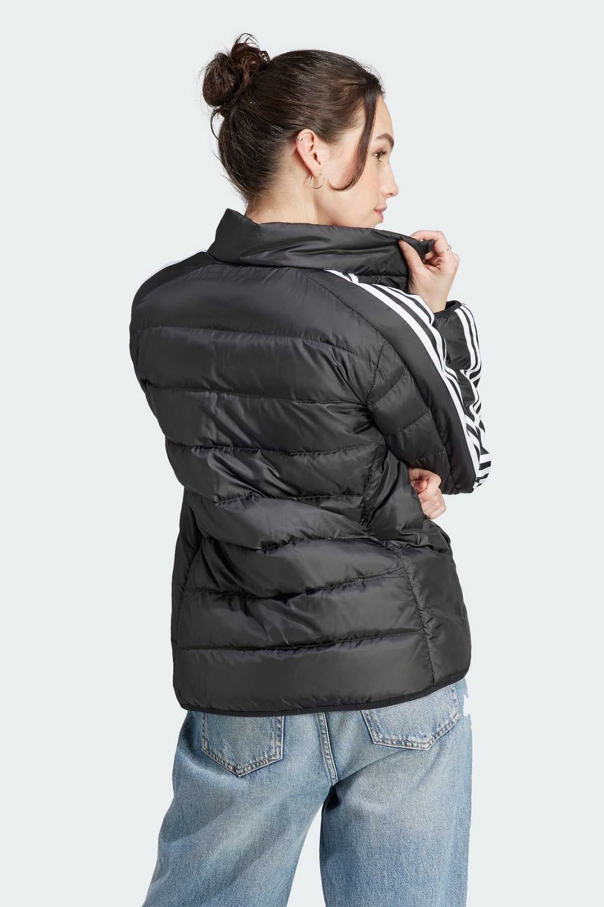 کاپشن زنانه adidas پردار Ess 3S مدل HZ5726 کاپشن زنانه adidas پردار Ess 3S مدل HZ5726
