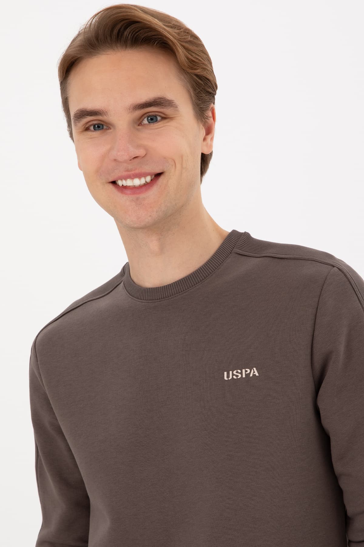 سوئیشرت مردانه U.S. Polo Assn. فیت معمولی یقه گرد خاکستری قهوهای مدل 50315598-VR052 سوئیشرت مردانه U.S. Polo Assn. فیت معمولی یقه گرد خاکستری قهوهای مدل 50315598-VR052