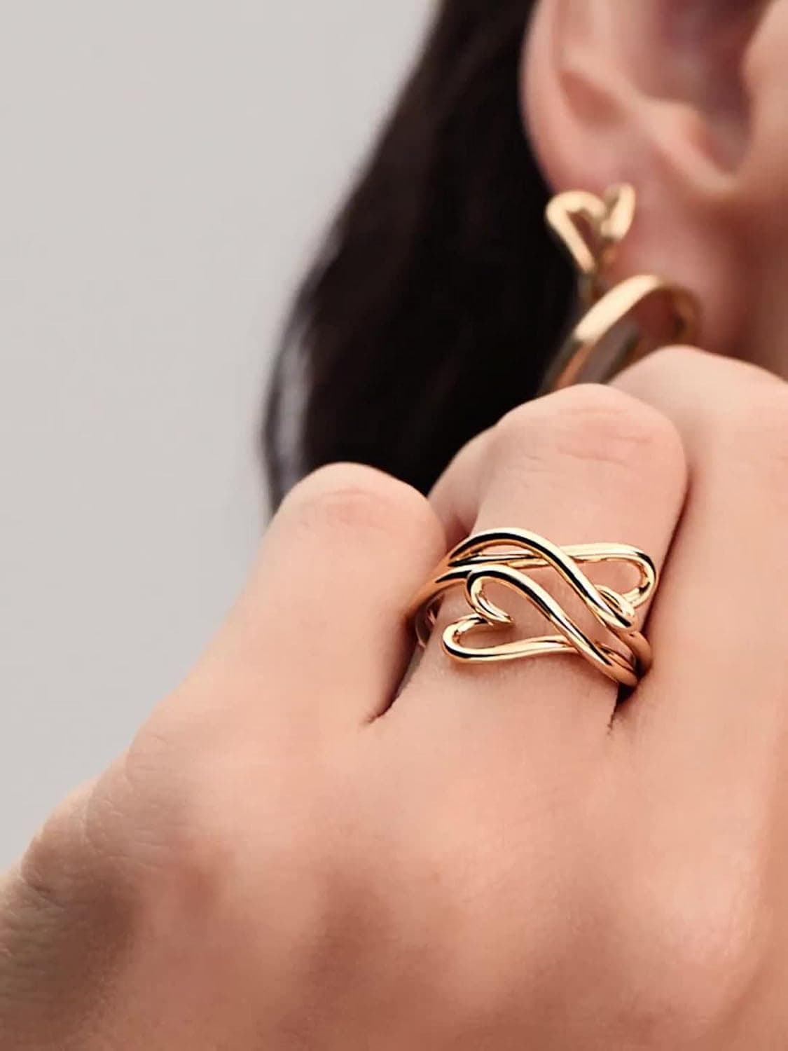 گوشواره زنانه PANDORA حلقهای قلب با آبکاری طلای 14k گوشواره زنانه PANDORA حلقهای قلب با آبکاری طلای 14k