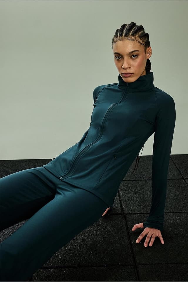 ژاکت ورزشی زنانه DeFacto فیت بدنی یقه ایستاده زیپدار مدل B3985AX26SP ژاکت ورزشی زنانه DeFacto فیت بدنی یقه ایستاده زیپدار مدل B3985AX26SP