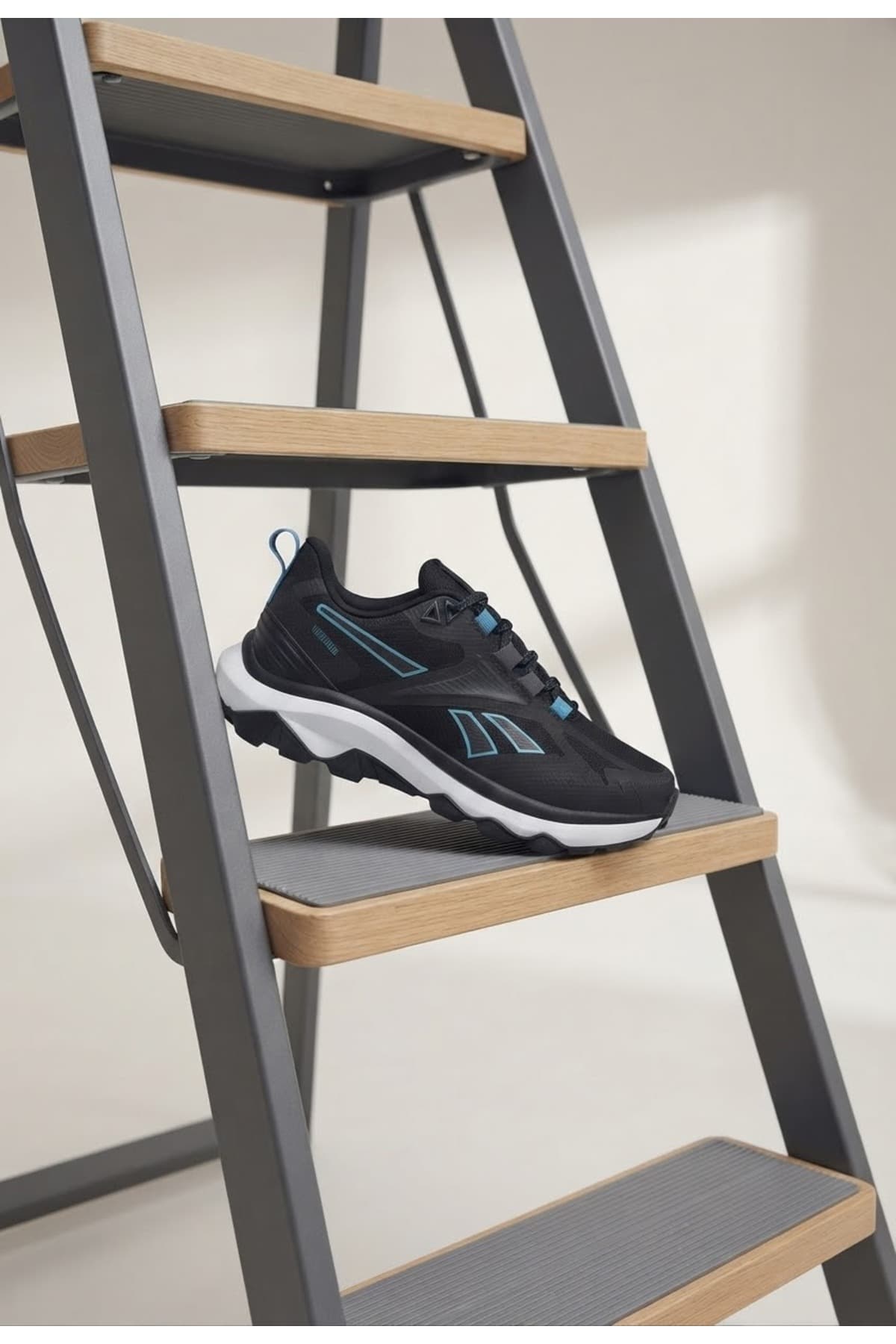 کفش زنانه Reebok مشکی Outdoor TERRAIN EDGE LOW مدل 100272077 کفش زنانه Reebok مشکی Outdoor TERRAIN EDGE LOW مدل 100272077
