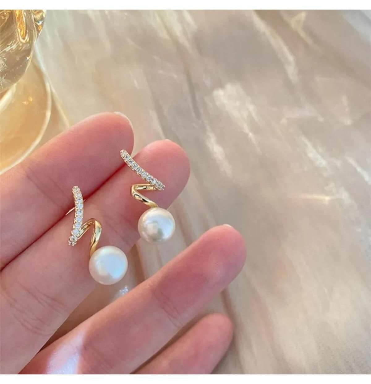 گوشواره زنانه HOBİSY GIFT SHOP طرح مروارید و برگ ضدحساسیت فولادی گوشواره زنانه HOBİSY GIFT SHOP طرح مروارید و برگ ضدحساسیت فولادی