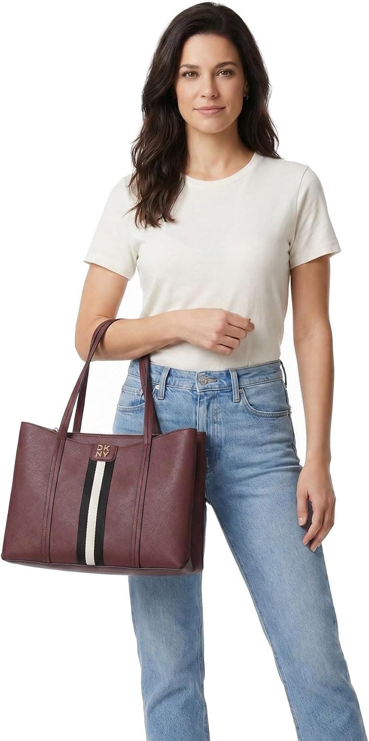 کیف توتی زنانه DKNY استاندارد زرشکی مدل 5003414926 کیف توتی زنانه DKNY استاندارد زرشکی مدل 5003414926
