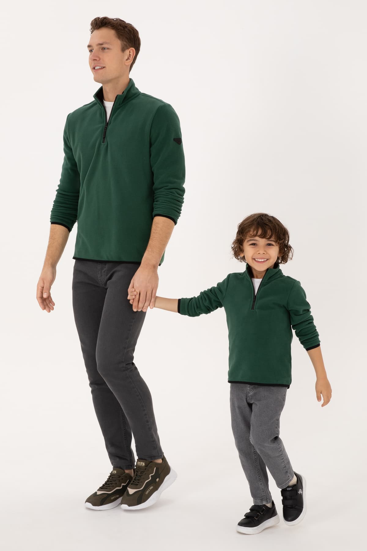 سویشرت مردانه U.S. Polo Assn. پولار نیم زیپ فیت معمولی سبز تیره مدل 50313777-VR079 سویشرت مردانه U.S. Polo Assn. پولار نیم زیپ فیت معمولی سبز تیره مدل 50313777-VR079