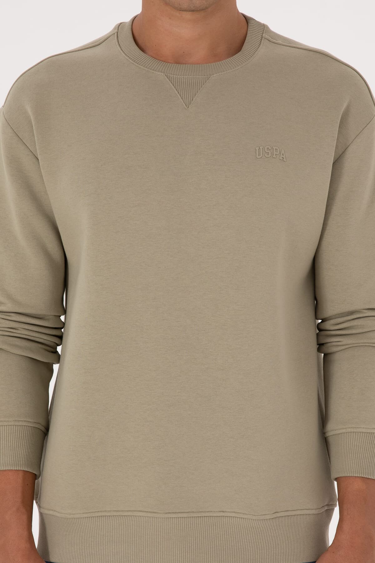 سویشرت مردانه U.S. Polo Assn. کامفورت فیت یقه گرد پرزدار خاکی روشن مدل 50313757-VR183 سویشرت مردانه U.S. Polo Assn. کامفورت فیت یقه گرد پرزدار خاکی روشن مدل 50313757-VR183