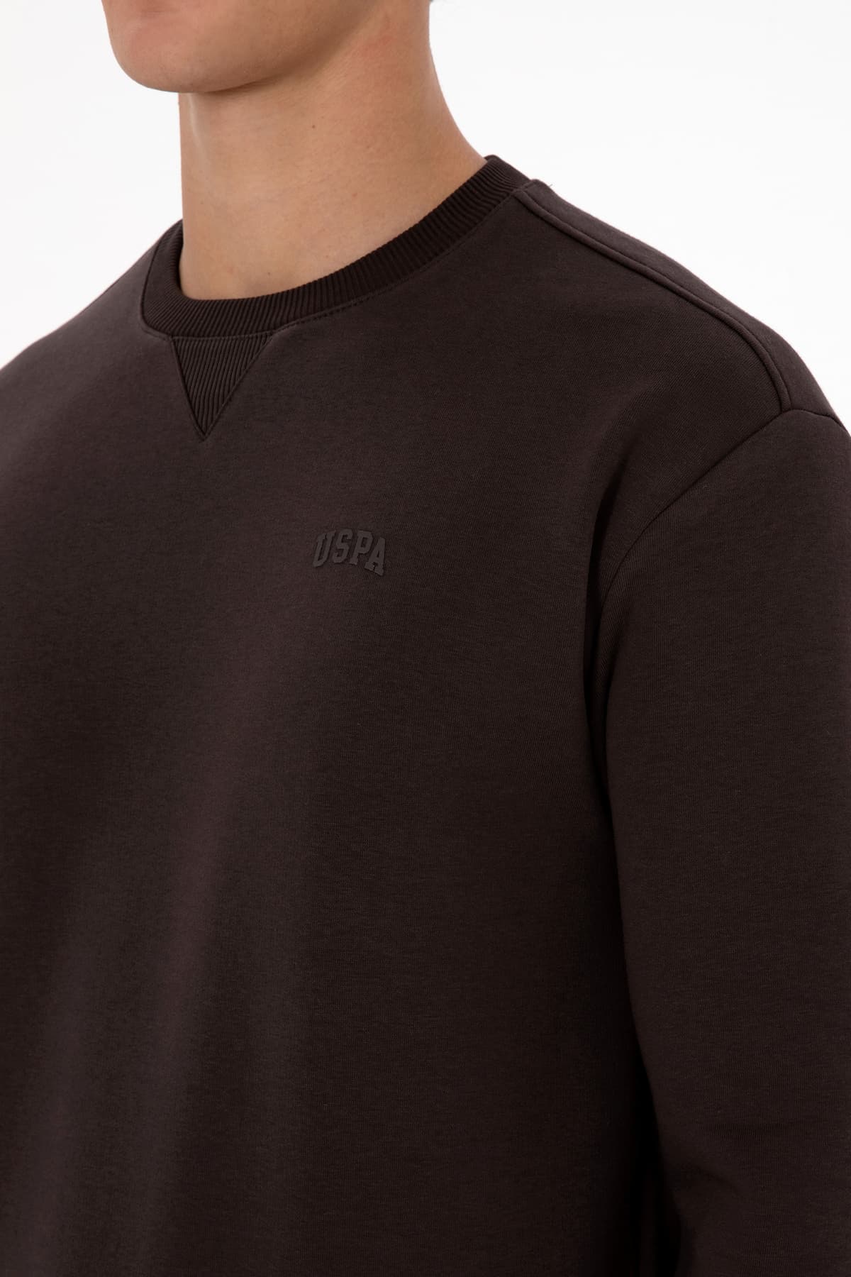 سوئیشرت مردانه U.S. Polo Assn. فیت راحت یقه گرد پرزدار قهوهای مدل 50313757-VR084 سوئیشرت مردانه U.S. Polo Assn. فیت راحت یقه گرد پرزدار قهوهای مدل 50313757-VR084