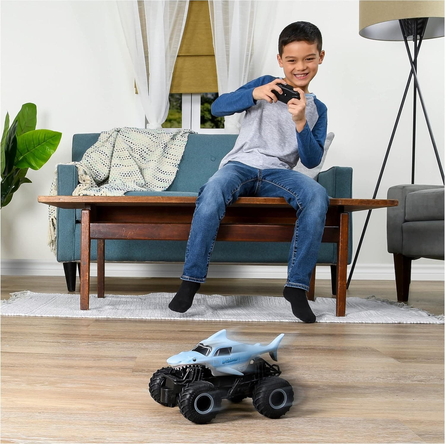 ماشین کنترلی Monster Jam مدل Megaladon مقیاس 1:24 ماشین کنترلی Monster Jam مدل Megaladon مقیاس 1:24