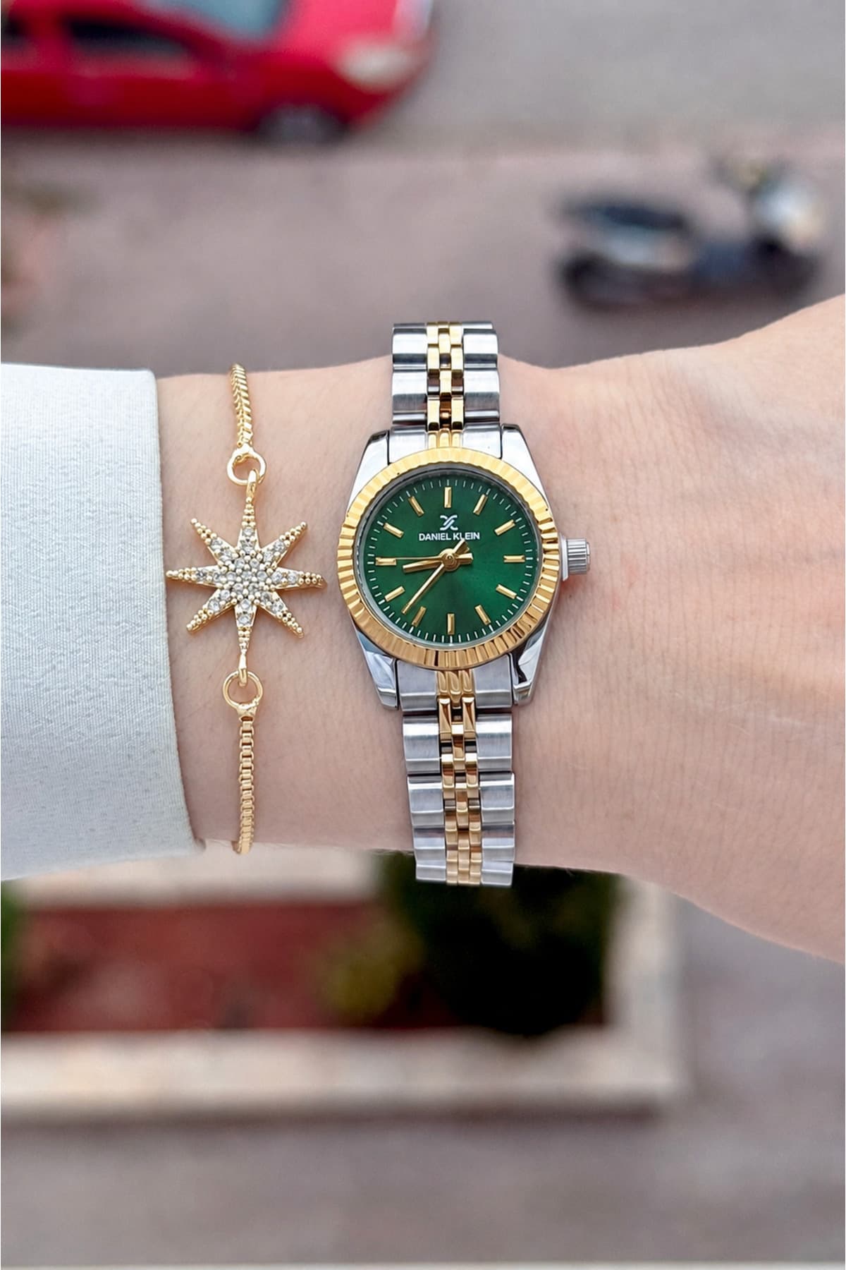 ساعت مچی زنانه Daniel Klein صفحه و بند سبز 22.5 mm همراه دستبند ساعت مچی زنانه Daniel Klein صفحه و بند سبز 22.5 mm همراه دستبند