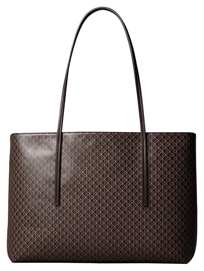 کیف توت زنانه Calvin Klein قهوهای مدل EMBLEM AOP TOTE W/ POUCH کیف توت زنانه Calvin Klein قهوهای مدل EMBLEM AOP TOTE W/ POUCH
