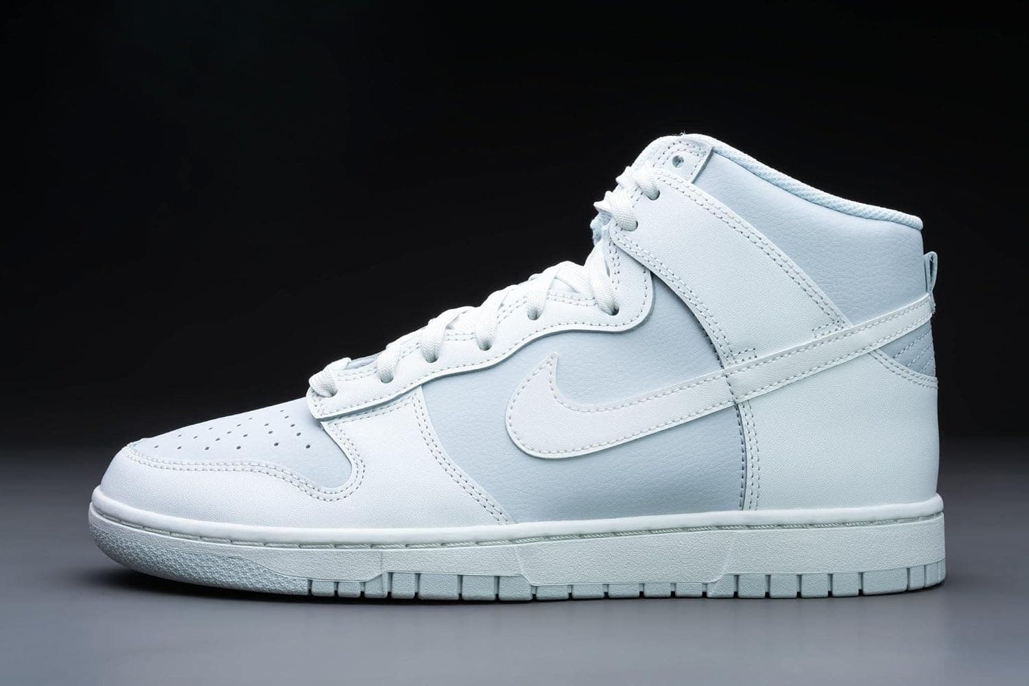 کفش کتانی مردانه Nike مدل Dunk Hi Retro کفش کتانی مردانه Nike مدل Dunk Hi Retro