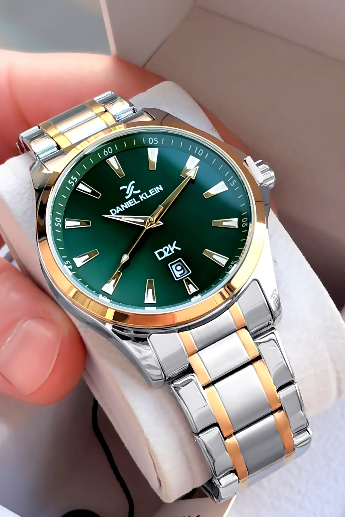 ساعت مچی مردانه Daniel Klein تقویمدار ضدآب 3 ATM نقرهای بند فولادی مدل DKE2004C8 ساعت مچی مردانه Daniel Klein تقویمدار ضدآب 3 ATM نقرهای بند فولادی مدل DKE2004C8