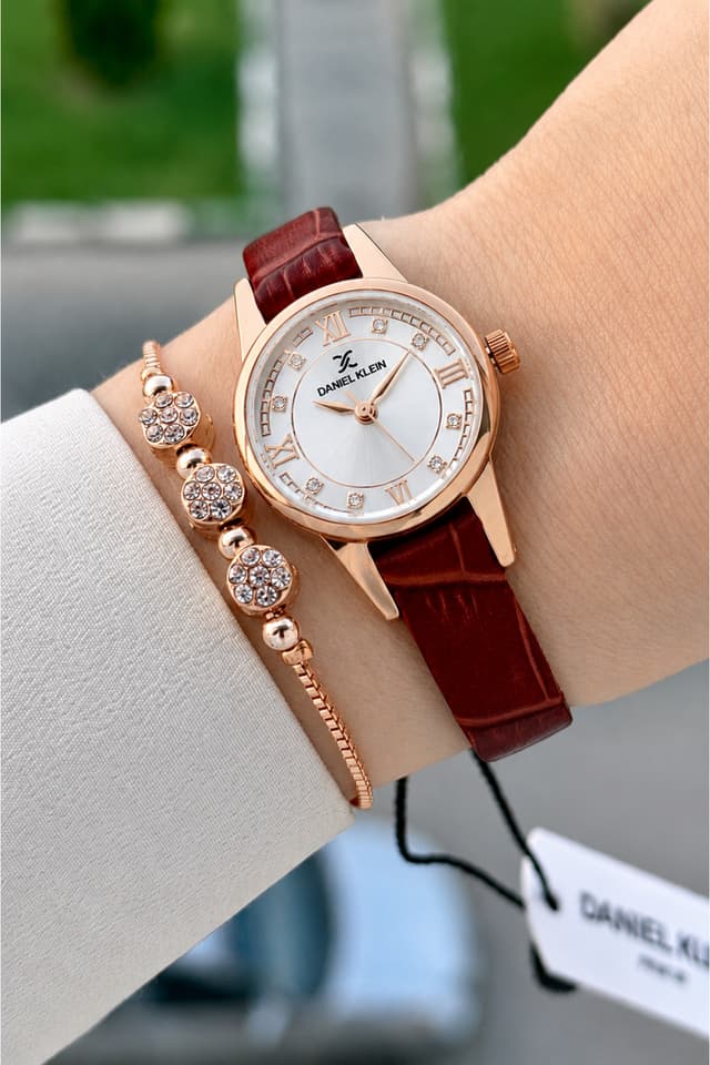 ساعت مچی زنانه Daniel Klein بند زرشکی قاب رزگلد 25 mm بستهبندی هدیه ساعت مچی زنانه Daniel Klein بند زرشکی قاب رزگلد 25 mm بستهبندی هدیه