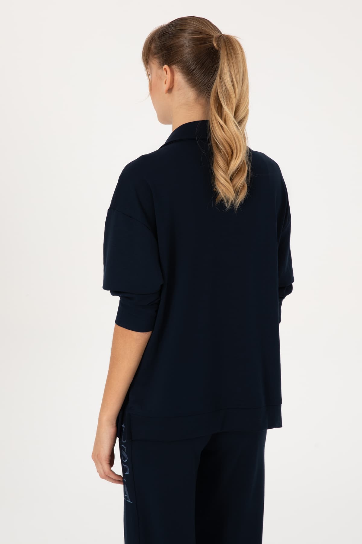 سوئیشرت زنانه U.S. Polo Assn. سرمهای یقه پولو مدل 50309082-VR033 سوئیشرت زنانه U.S. Polo Assn. سرمهای یقه پولو مدل 50309082-VR033