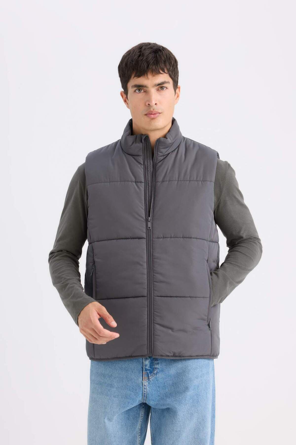 جلیقه بادی مردانه Defacto زیپدار مدل D6286AX25SP جلیقه بادی مردانه Defacto زیپدار مدل D6286AX25SP