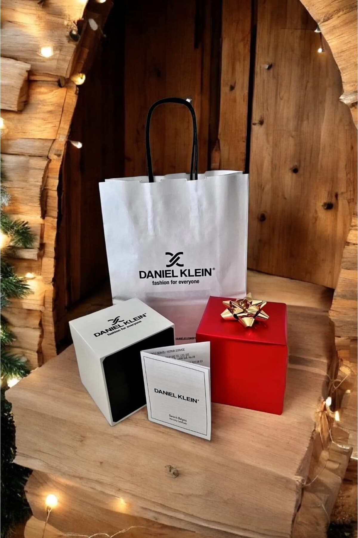 ساعت مچی زنانه Daniel Klein نقرهای 25 mm بههمراه دستبند ساعت مچی زنانه Daniel Klein نقرهای 25 mm بههمراه دستبند