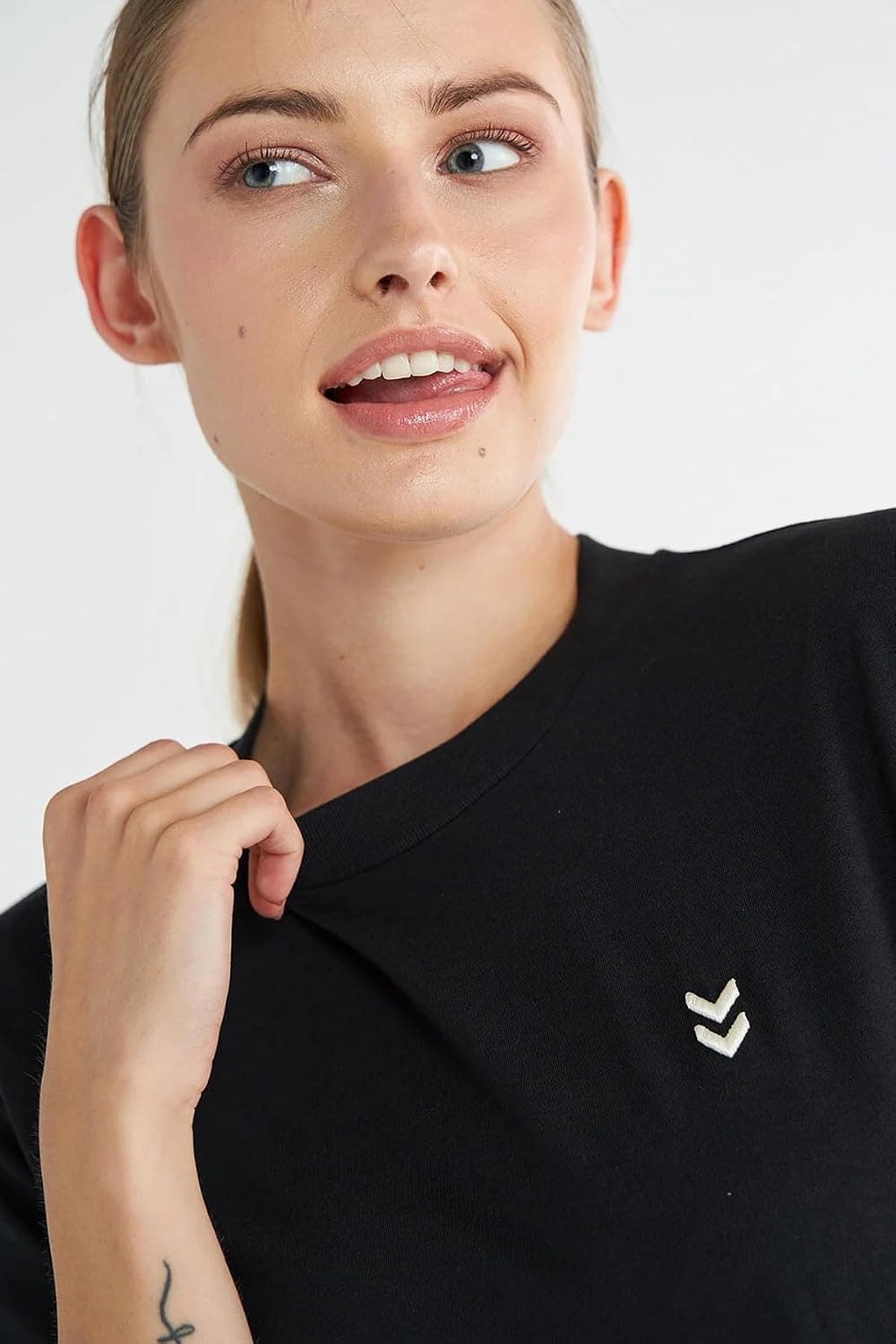 تیشرت زنانه Hummel مدل HMLPULSE Female Co مشکی 912261-2001 تیشرت زنانه Hummel مدل HMLPULSE Female Co مشکی 912261-2001