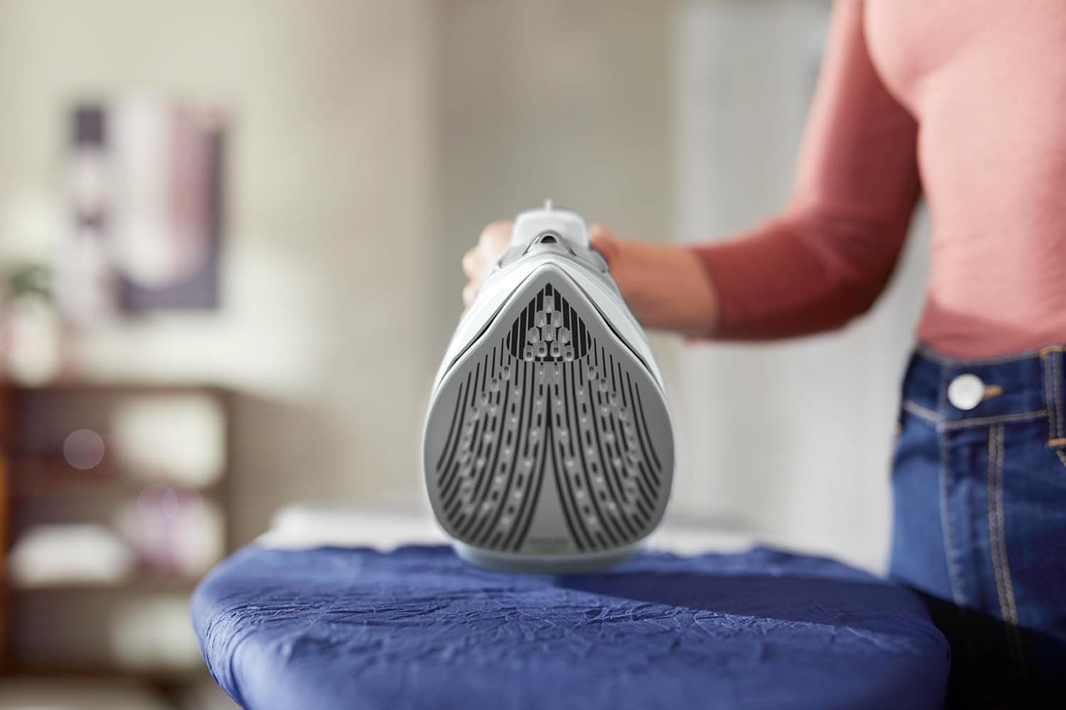 اتو بخار Philips 2400W با جریان پیوسته 40g/min و بوست 160g اتو بخار Philips 2400W با جریان پیوسته 40g/min و بوست 160g