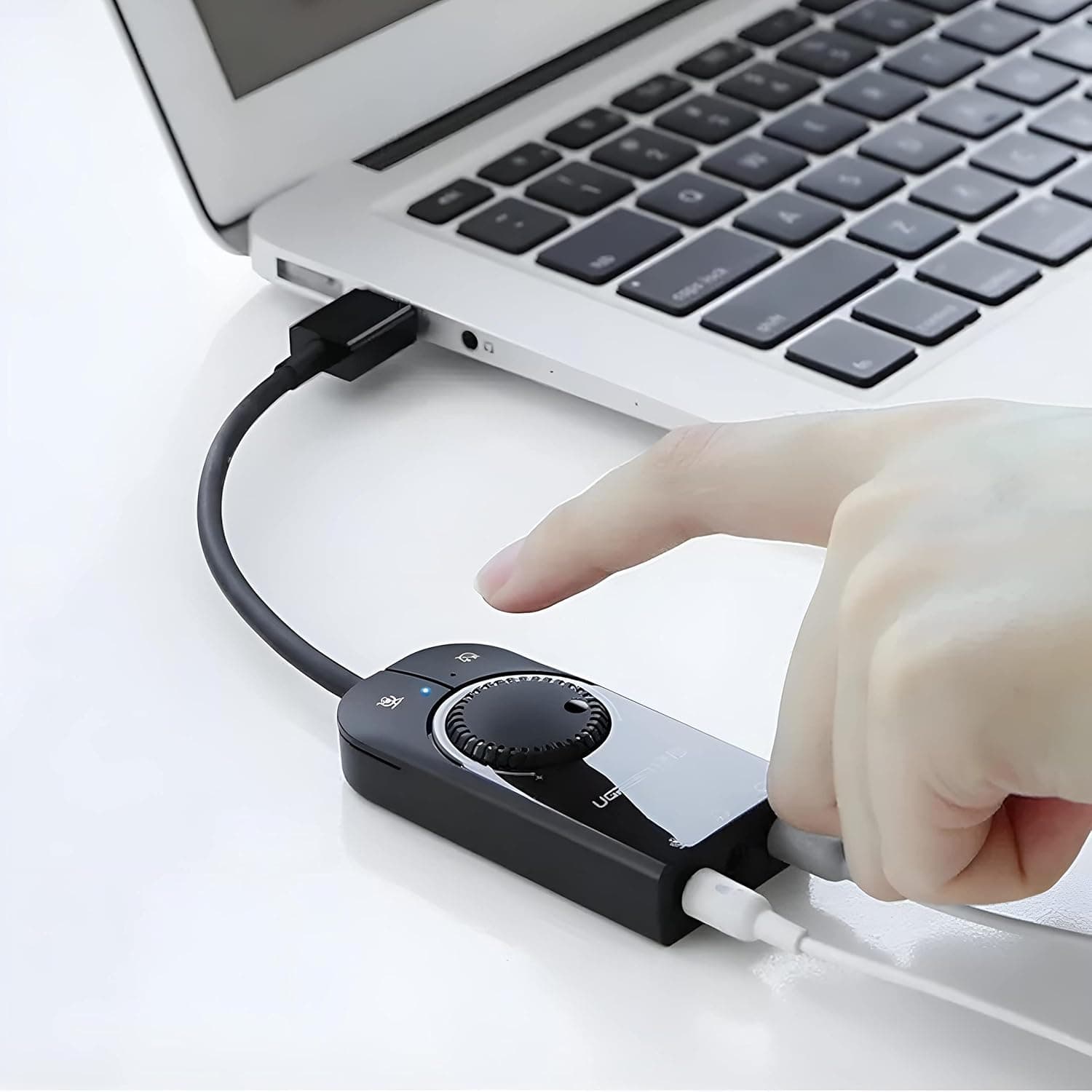 کارت صدای USB خارجی UGREEN مشکی ۱۵ سانتیمتری کارت صدای USB خارجی UGREEN مشکی ۱۵ سانتیمتری