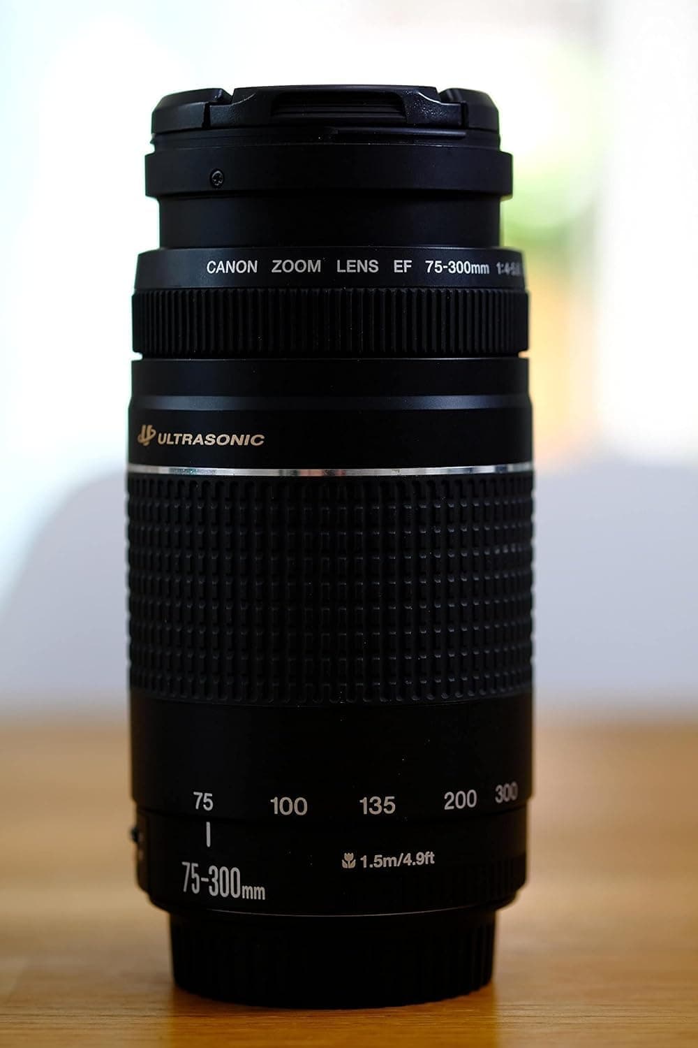لنز زوم تلهفوتو Canon EF 75-300mm F/4-5.6 III برای دوربینهای SLR لنز زوم تلهفوتو Canon EF 75-300mm F/4-5.6 III برای دوربینهای SLR
