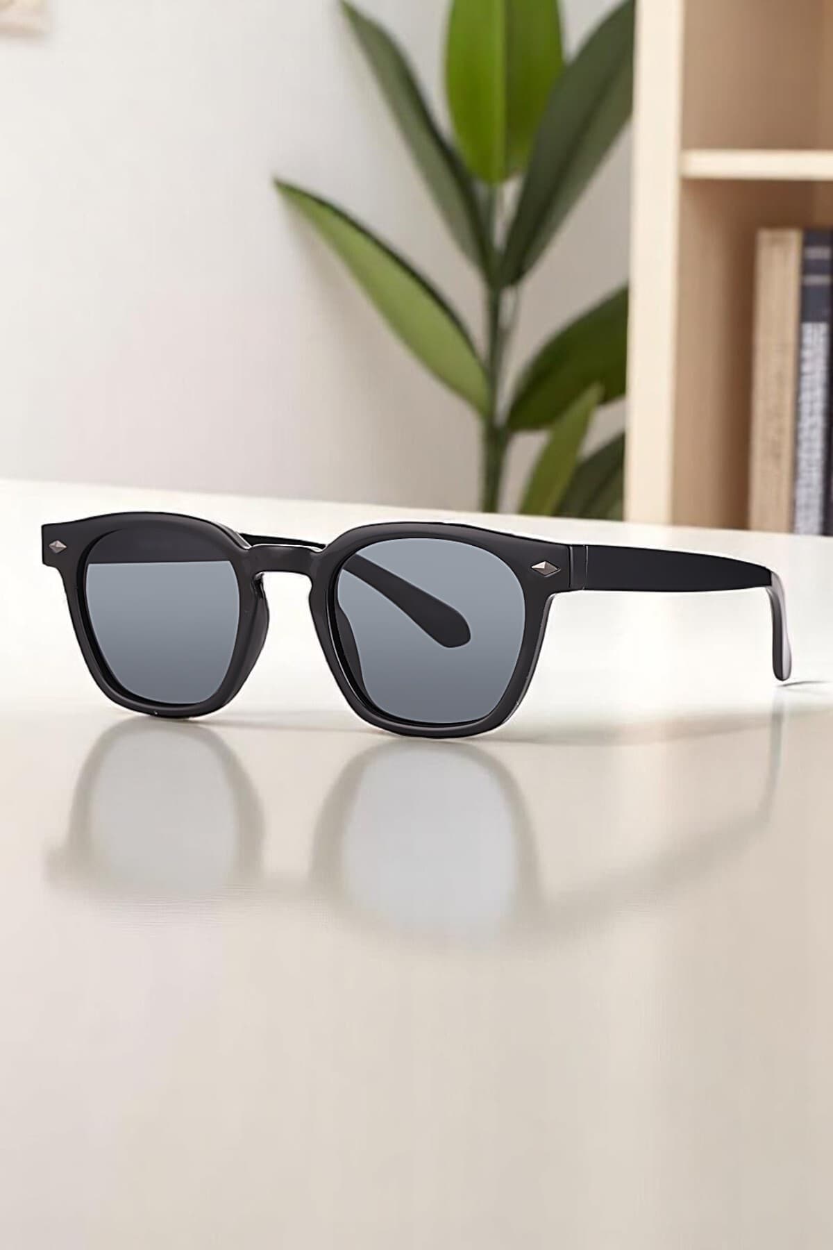 عینک آفتابی یونیسکس Daniel Klein پلاریزه UV400 مشکی مدل DKG6252C1 عینک آفتابی یونیسکس Daniel Klein پلاریزه UV400 مشکی مدل DKG6252C1